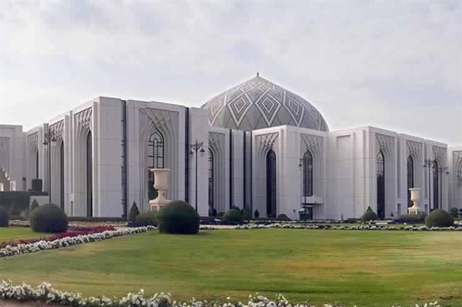 إن صحت الأنباء عن استضافة النظام السعودي لضباط وجنود أمريكيين في قصر اليمامة بالرياض، فإن ذلك يعد انتهاكًا للقانون ويعرّض مواطنيها للخطر.