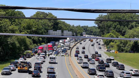 BeenewsdailyB's tweet photo. Multiple Emergency Crews Respond to Mass Stabbing With Shots Fired on I-495 Near Washington, D.C.. #Maryland More .... https://t.co/5kPRvnSIB3 https://t.co/dpVsrgz5Cs