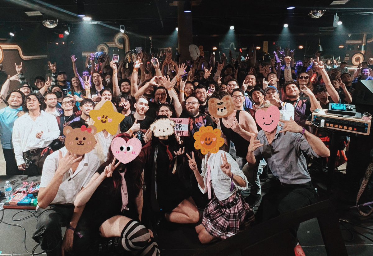 LA 🥹❤️ I realized too late that I forgot to take a group pic with y'all til after so thank you to the Noombas that stuck around and heard me frantically asking y'all to come back for a pic here 😭😭
