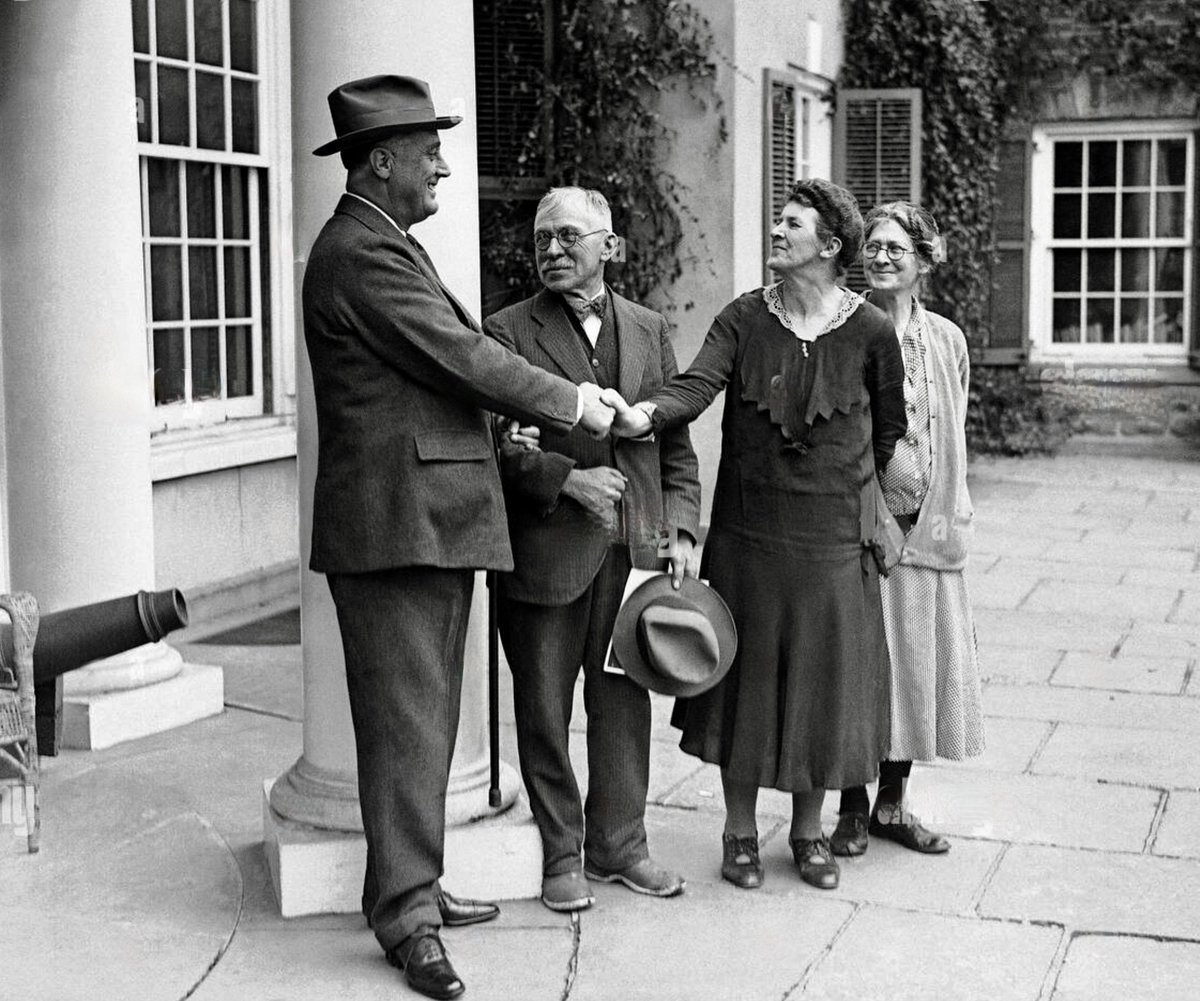 Departing his family's Hyde Park estate, President-elect FDR says goodbye to family gardener and housekeepers today 1933 on way to his inauguration in DC:    #AP