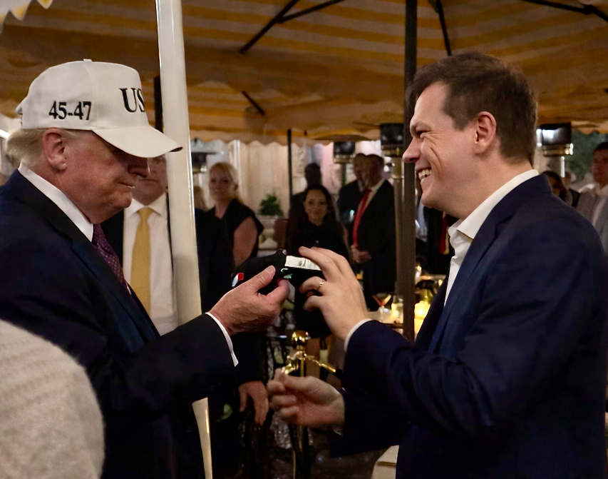 HavranekDefense's tweet photo. Na pozvání v Mar-a-Lago v Den D. Osobně mi bylo velkou ctí setkat se s prezidentem Donaldem Trumpem během rozhodování o Íránu. Pokračujeme v posilování vztahů s naším klíčovým spojencem. 🇨🇿🇺🇸 https://t.co/uofWX8rBFb