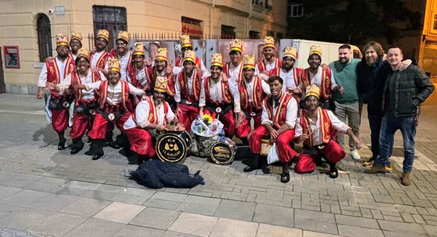 roberinmabos's tweet photo. Carnaval 2026 te avisé y no te engañé, tocó descansar
Por vosotros. 
Si algo me ha regalado este carnaval es verte por mi primera vez cantando en las tablas con tus 3 añitos. 
Otro maravilloso año con @murgaartistas diferente? si, pero especial como siempre. 
2027 vuelvo a por ti https://t.co/yPwaq8UiLe