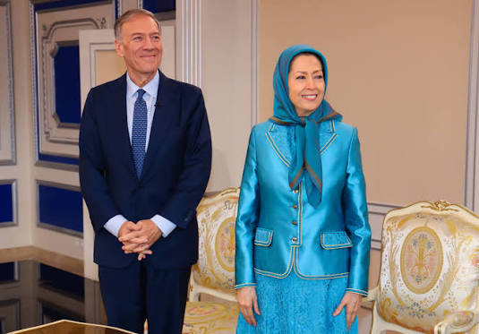 An Iranian 👑 tweet media