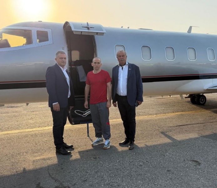 Qué gran noticia! Nuestro gendarme, Nahuel Gallo, ya está volviendo a casa.

Nunca debió haber estado encarcelado por el régimen chavista.

Aún falta liberar a Germán Giuliani y a todos los presos políticos‼️