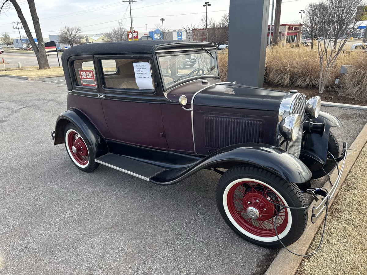 LawyerGatMAREJD's tweet image. Spotted in the wild: A survivor 1931 #Ford #ModelA Victoria.