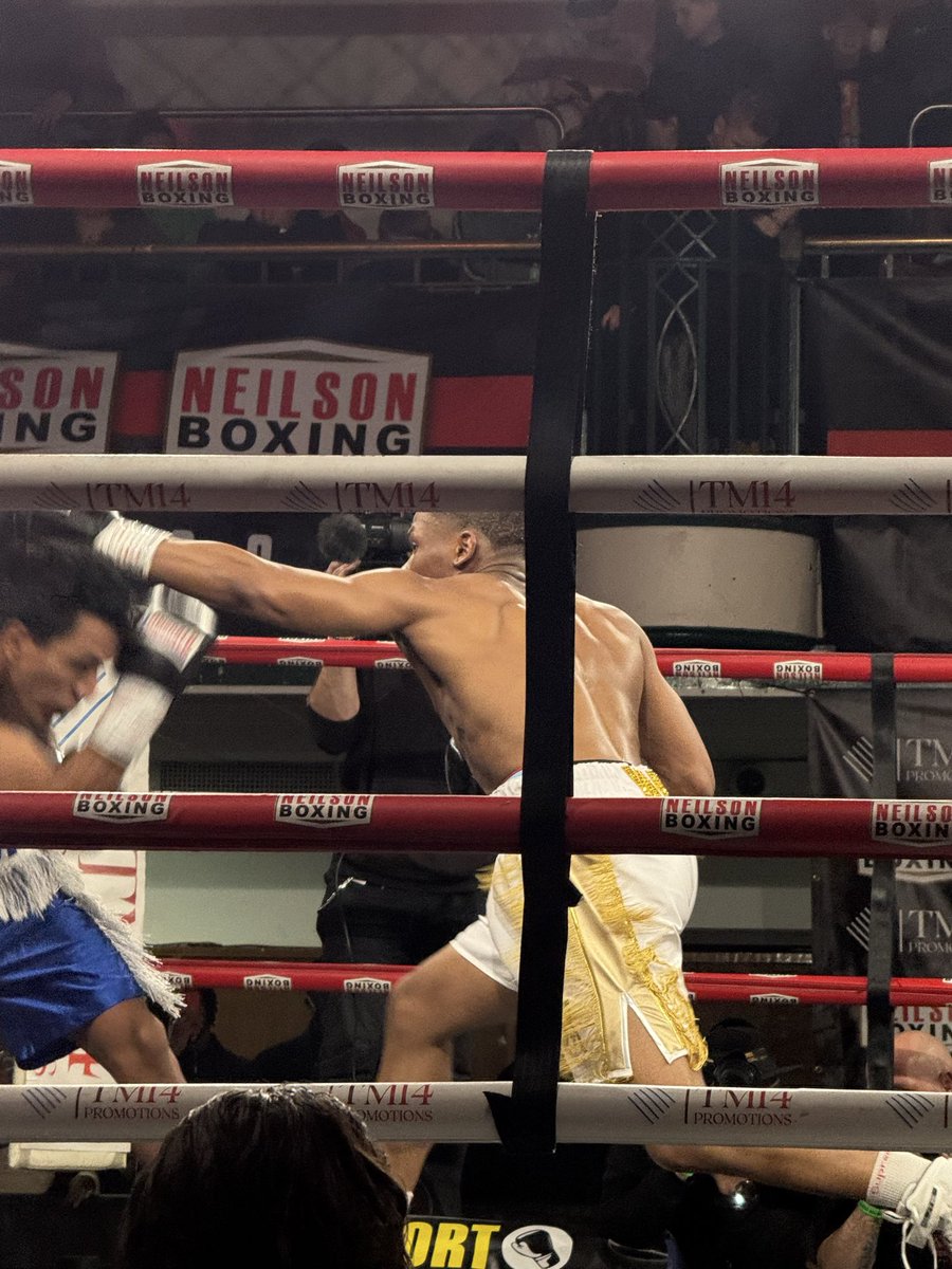 KayOrWho? tweet media