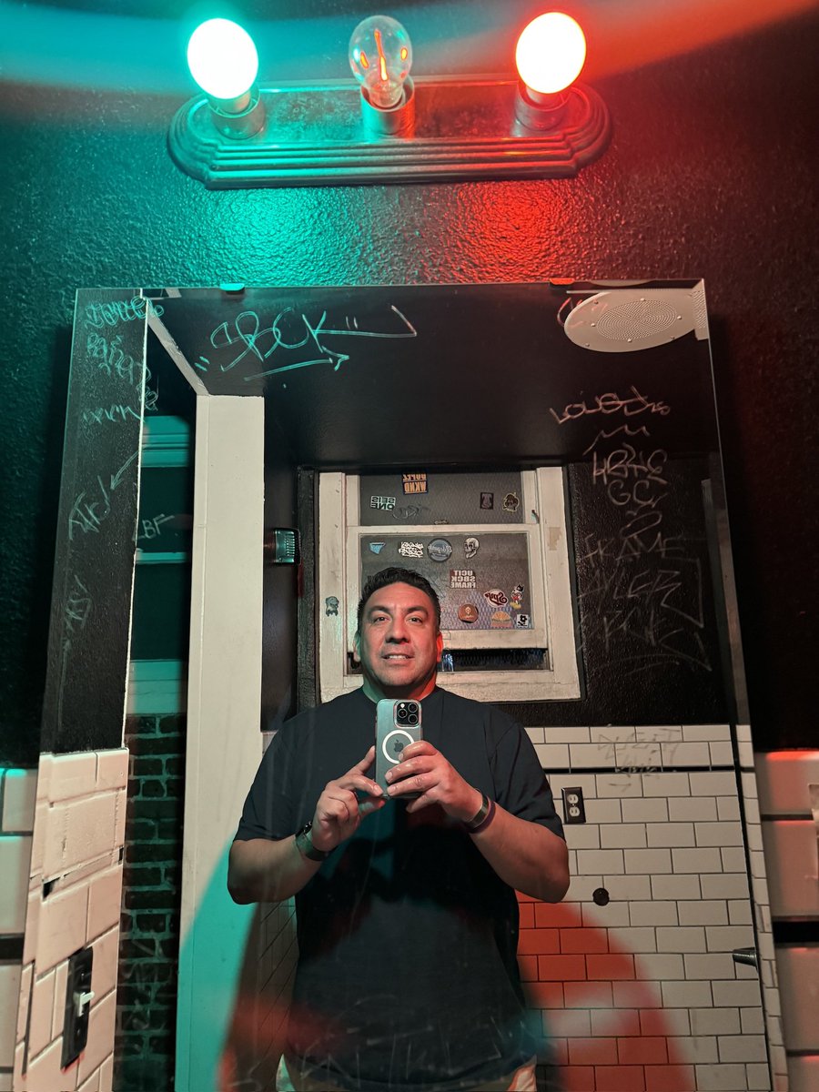 jbjaso3's tweet photo. Night out in Normal Heights 🍻🌮 Good vibes & great food. There’s just something about exploring the heart of San Diego one neighborhood at a time. 🌆✨
#NormalHeights #SanDiegoNights #SanDiego #ThereHeIs #BlindLadyAleHouse https://t.co/b4kPmu2Ebj