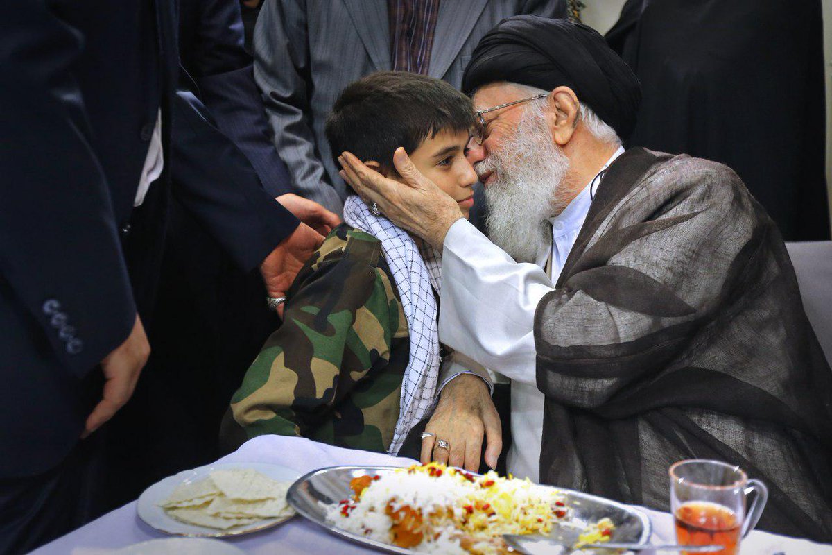 galluzzilucio's tweet image. 🔴 #IRAN SOTTO ATTACCO
#SAPEVATELO
#Khamenei, "amava" moltissimo i bambini, in modo totale.
Non solo dal punto di vista "passionale", ma anche vitale.
Il turbantato era da tempo malato di una forma leucemica che nelle recrudescenze lo riduceva in fin di 
1/