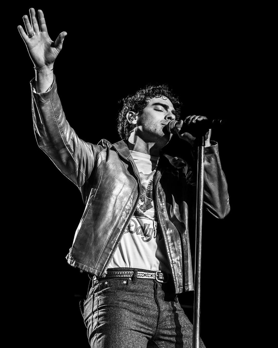 Our first time in Auckland since 2012 did not disappoint. What an incredible night to spend with all of you! Thank you for making our first show #FORTHETOUR down under an unforgettable one. ❤️