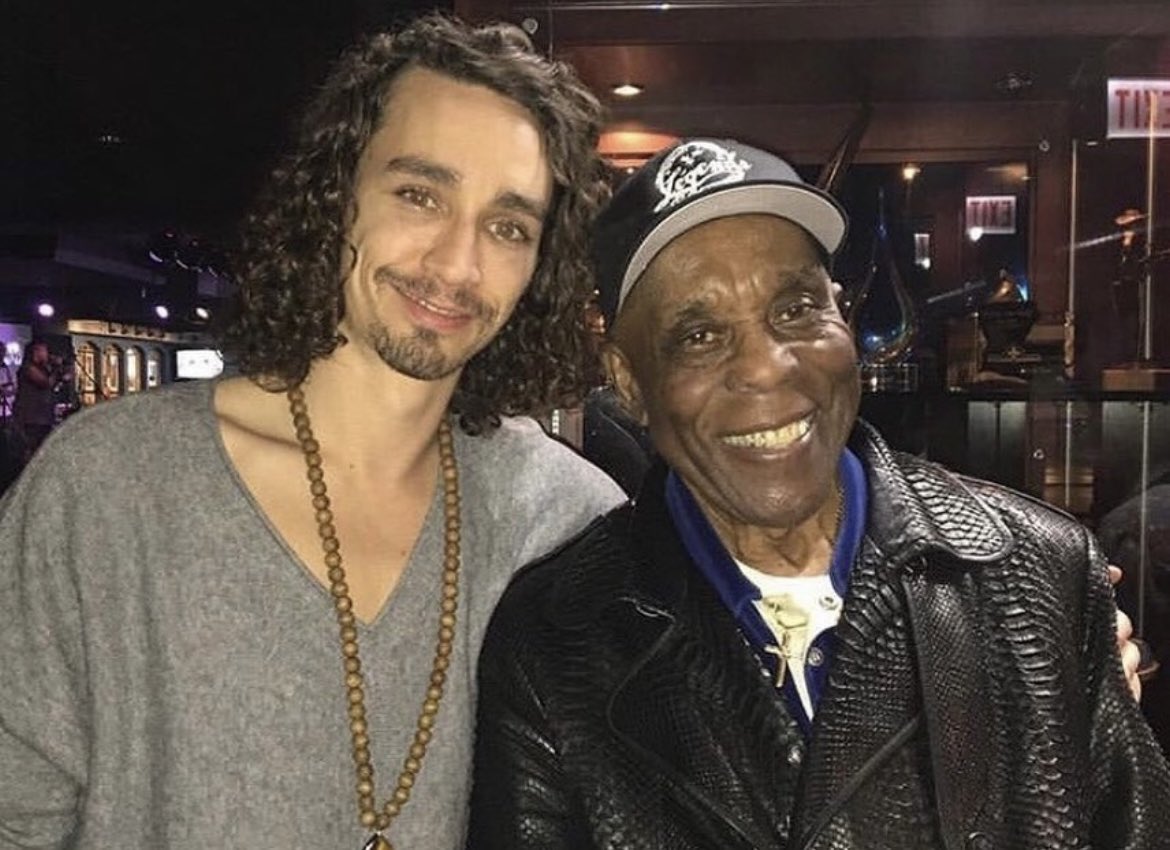 Robert Sheehan with legendary Blues guitarist and singer Buddy Guy in Chicago on this date in 2020. Rob was in Chicago with Emmy to talk The Umbrella Academy at C2E2. ©️ Rob