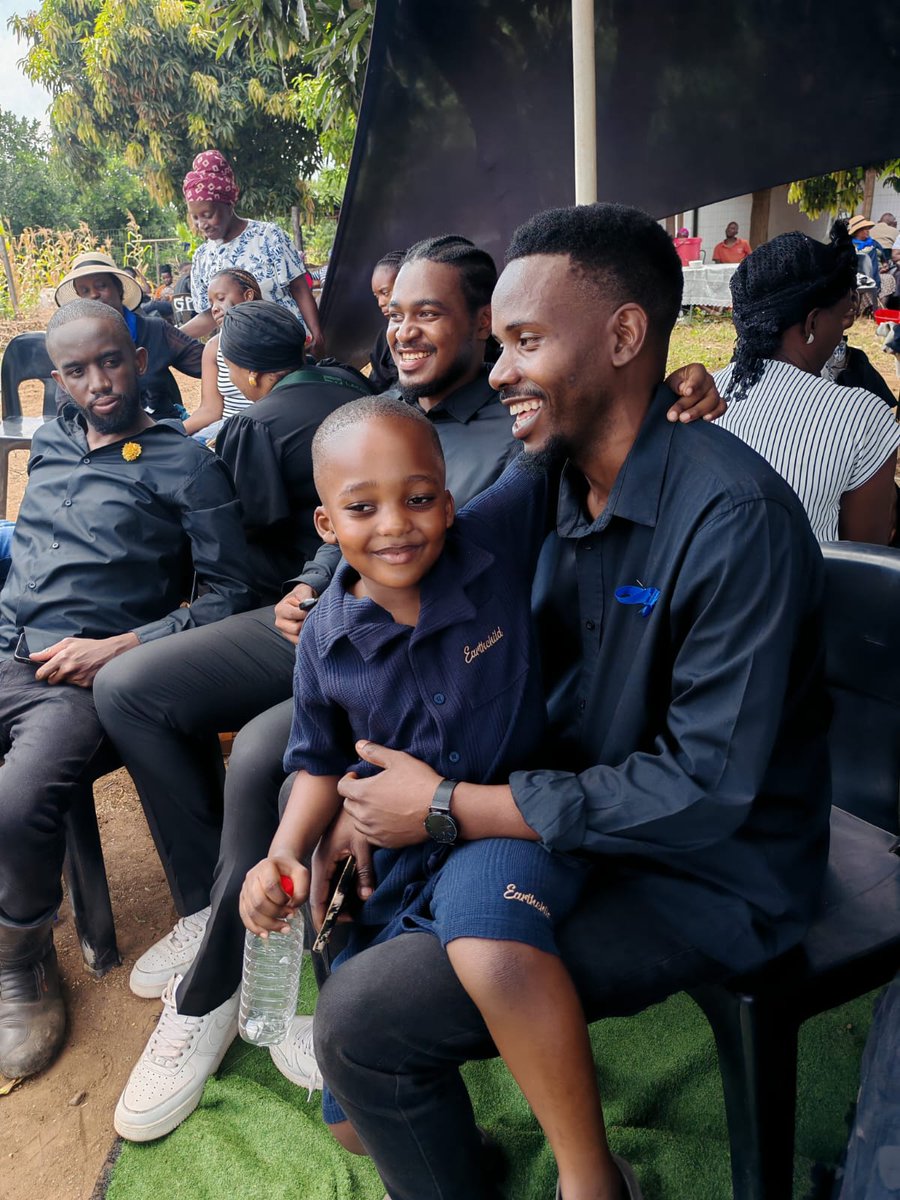 NgobeniIke's tweet photo. My boys in 1 picture #countingmyblessings https://t.co/69UckmaUk8