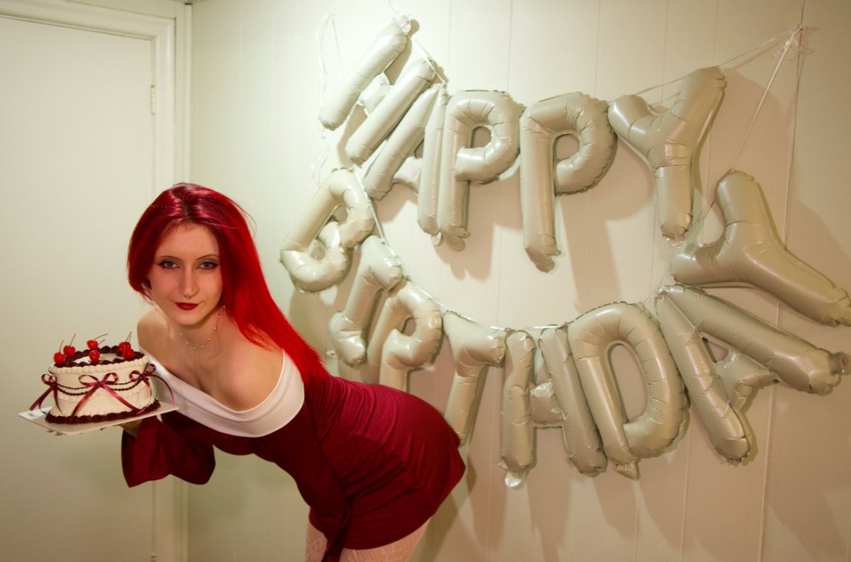 Where’s my present? Pay up piggies 🐷 paypal.me/sweetcheaks66