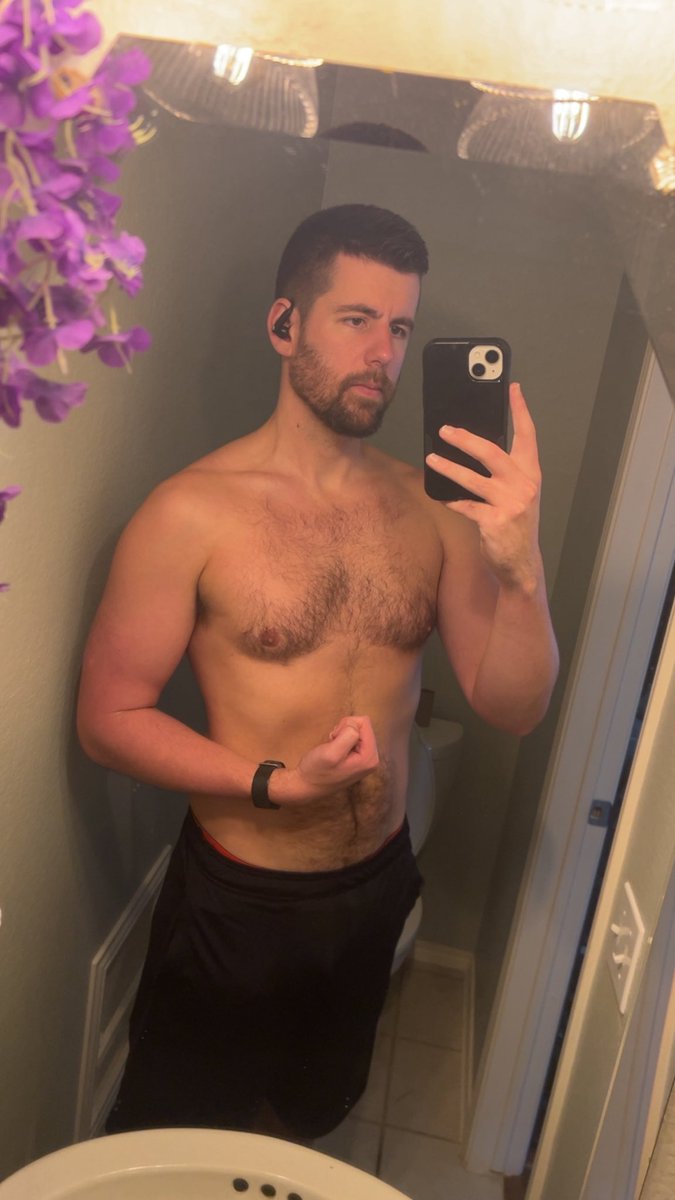 6Attitude's tweet photo. I did not want to go to the gym today https://t.co/i4obVh3Zhe