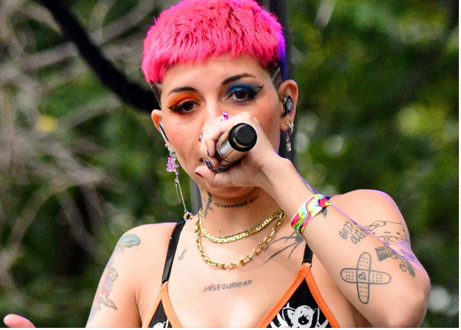 <a href="/porqueesTTenX/">¿Por qué es tendencia? 🇲🇽</a> Antes de Nodal jajajajaja hasta le dijo que ahora aunque la mona se vista de seda.... guanga y ardida se queda