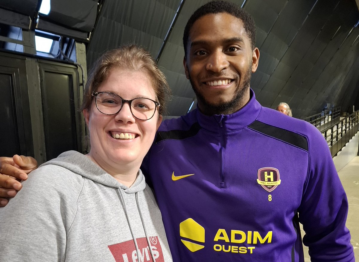 Hansen24_'s tweet photo. Tellement aux anges ! 🥰
Merci Thibaud & O'Brian pour votre gentillesse !
#WeHFamily #PeupleViolet https://t.co/vwZYHgCoYj