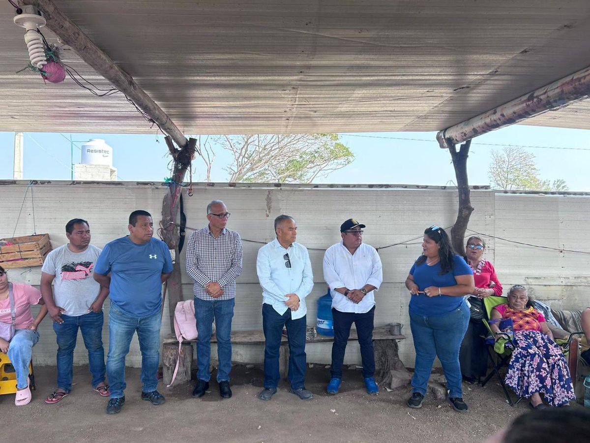 oscartoralrios1's tweet photo. Como dice nuestro líder nacional @DanteDelgado, “la política se hace, no se declara”. Hoy estuvimos en la colonia Exhacienda Santa Cruz Magariño, en El Espinal, Oaxaca. ¡Seguimos trabajando  hasta que las cosas se hagan bien en beneficio de la gente.
@AlvarezMaynez @IvonneOP https://t.co/EjmBYNU2j7