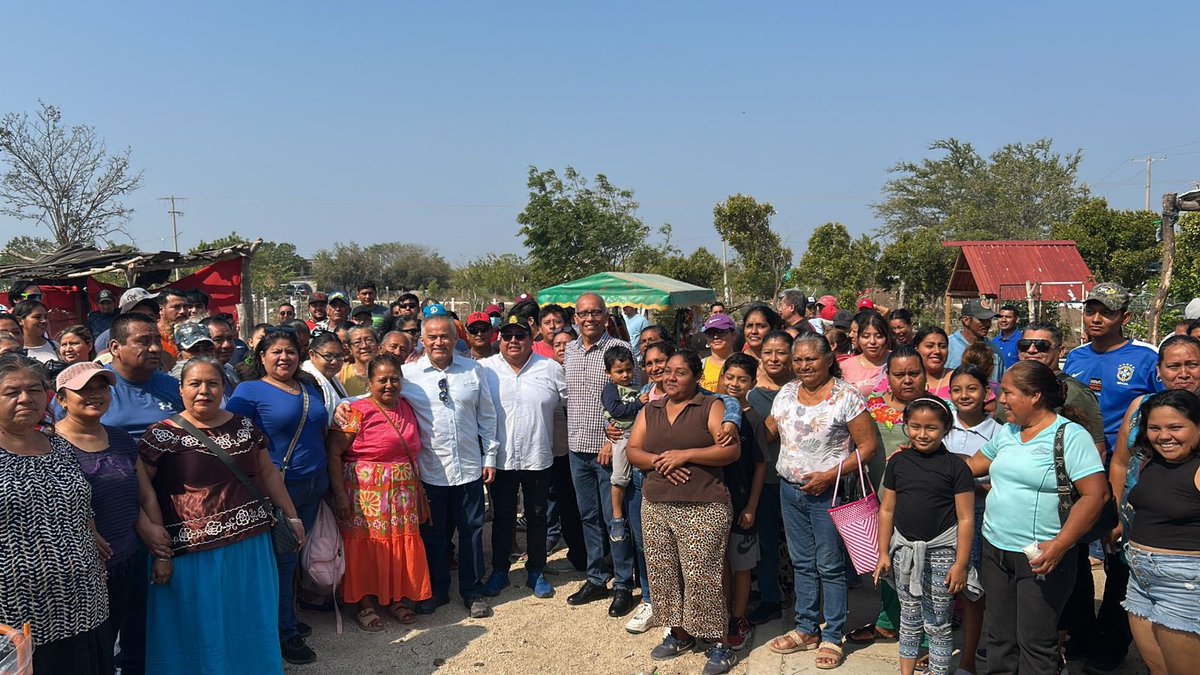 oscartoralrios1's tweet photo. Como dice nuestro líder nacional @DanteDelgado, “la política se hace, no se declara”. Hoy estuvimos en la colonia Exhacienda Santa Cruz Magariño, en El Espinal, Oaxaca. ¡Seguimos trabajando  hasta que las cosas se hagan bien en beneficio de la gente.
@AlvarezMaynez @IvonneOP https://t.co/EjmBYNU2j7