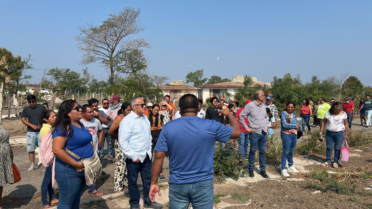 oscartoralrios1's tweet photo. Como dice nuestro líder nacional @DanteDelgado, “la política se hace, no se declara”. Hoy estuvimos en la colonia Exhacienda Santa Cruz Magariño, en El Espinal, Oaxaca. ¡Seguimos trabajando  hasta que las cosas se hagan bien en beneficio de la gente.
@AlvarezMaynez @IvonneOP https://t.co/EjmBYNU2j7