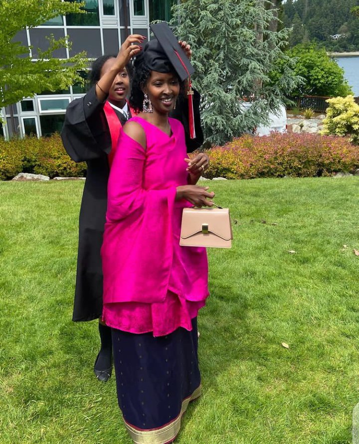 PLU's first daughter, Kenshuro on her graduation and Maama Charlotte (2022).
 
GOOD NIGHT 🌠