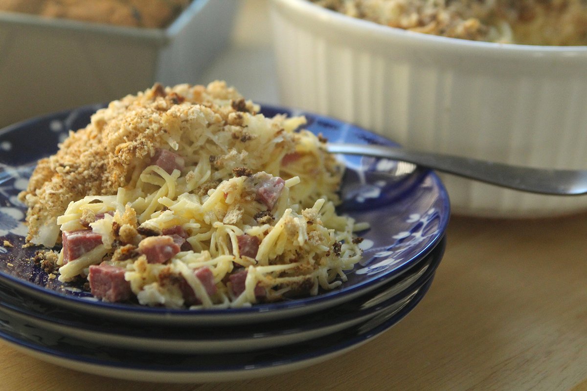 SarahWCaron's tweet photo. Reuben sandwich? Meet noodles. 🥪➡️🥘
Cheesy, creamy, and full of corned beef goodness. #CasseroleRecipe #ReubenLovers

Recipe 👉 https://t.co/4AJKCSprZz https://t.co/wS24FJVETv