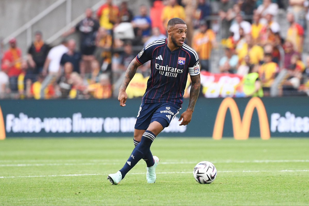 STATS 📈📉

15
Corentin TOLISSO devient le 15e joueur de l’histoire de l’OL à avoir le plus joué sous les couleurs du club.

Avec 297 matches à son actif, il égale Lucien DEGEORGES, ancien demi (=milieu) et défenseur de l’OL dans les années 60.

#TeamOL #OMOL #Tolisso ♥️💙