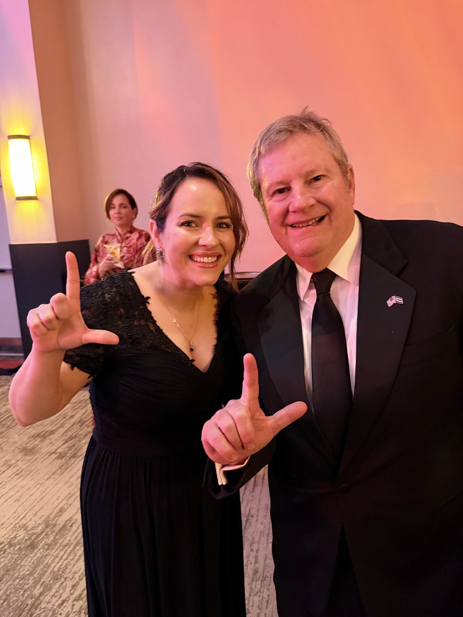 SmileHealthyFl's tweet photo. ⸻

I want to express my gratitude to the United States Ambassador to Cuba @MikeHammerUSA for the extraordinary work he is doing. Thank you for giving our people a voice and sharing our fight for freedom https://t.co/sfHJGdyhyw