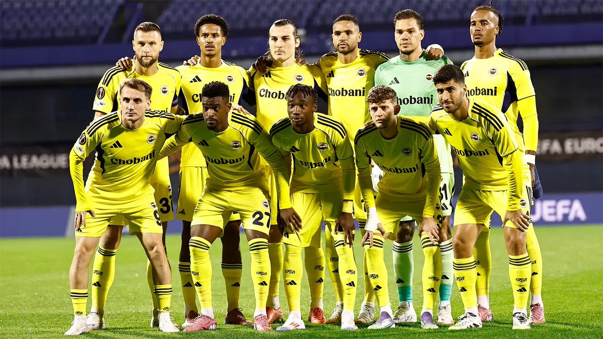 eraypx's tweet photo. hey @grok onlara süper lig kupası ver kutlama yapsınlar https://t.co/isePgsm97h