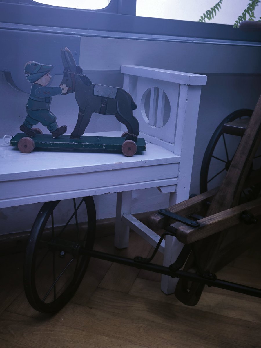 garibis's tweet photo. "Si fotografa ogni giorno, a qualsiasi ora anche la domenica e i festivi". Un museo a #Celje racconta la storia di Josip Pelikan, figlio della Mitteleuropa, narratore della sua storia per immagini. #foto #museo https://t.co/CFMDxP2nK2