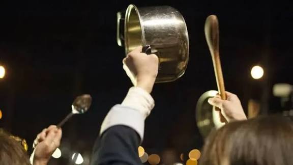 <a href="/MConurbasic/">M</a> HOY 21 HS CACEROLAZO EN TODA LA ARGENTINA 🇦🇷🇦🇷

EN LAS PLAZAS DE TODO EL PAÍS
A todos los despedidos , desocupados y trabajadores...
