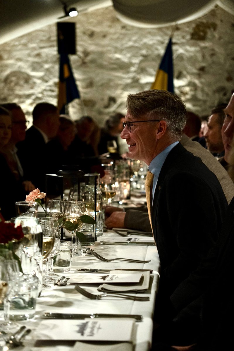 PowerUpUkraine tweet media