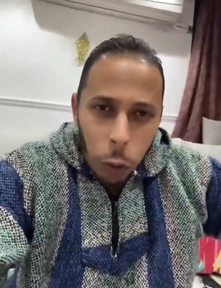 shno74's tweet photo. شباب مصريين مغتربين في الكويت 

يعلنون انهم تحت امر الكويت في اي وقت 
وانهم فداء للكويت بارواحهم 

زمان كان العرب بيروحو يحاربو مع بعض زي حر ب اكتوبر الجميع شارك فيها والكل ساعدنا 

العرب زمان كانو عون لبعض وكتف ف كتف مع بعض 

الناس دي شغاله ف البلد ومش عايزه حاجة جديدة يعني الناس شايله جميلة ل البلد اللي بياكلو فيها عيش 

موقف جميل بصراحة وعجبني
