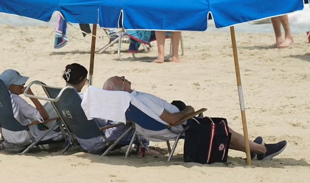 FriendoTx's tweet image. I-495

Betting this asshole let them in