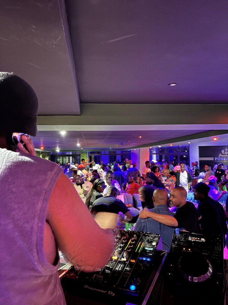 Jabbstix's tweet photo. Bloem Crowd Was Locked In At The Zone https://t.co/2Bf9Vrd8hM