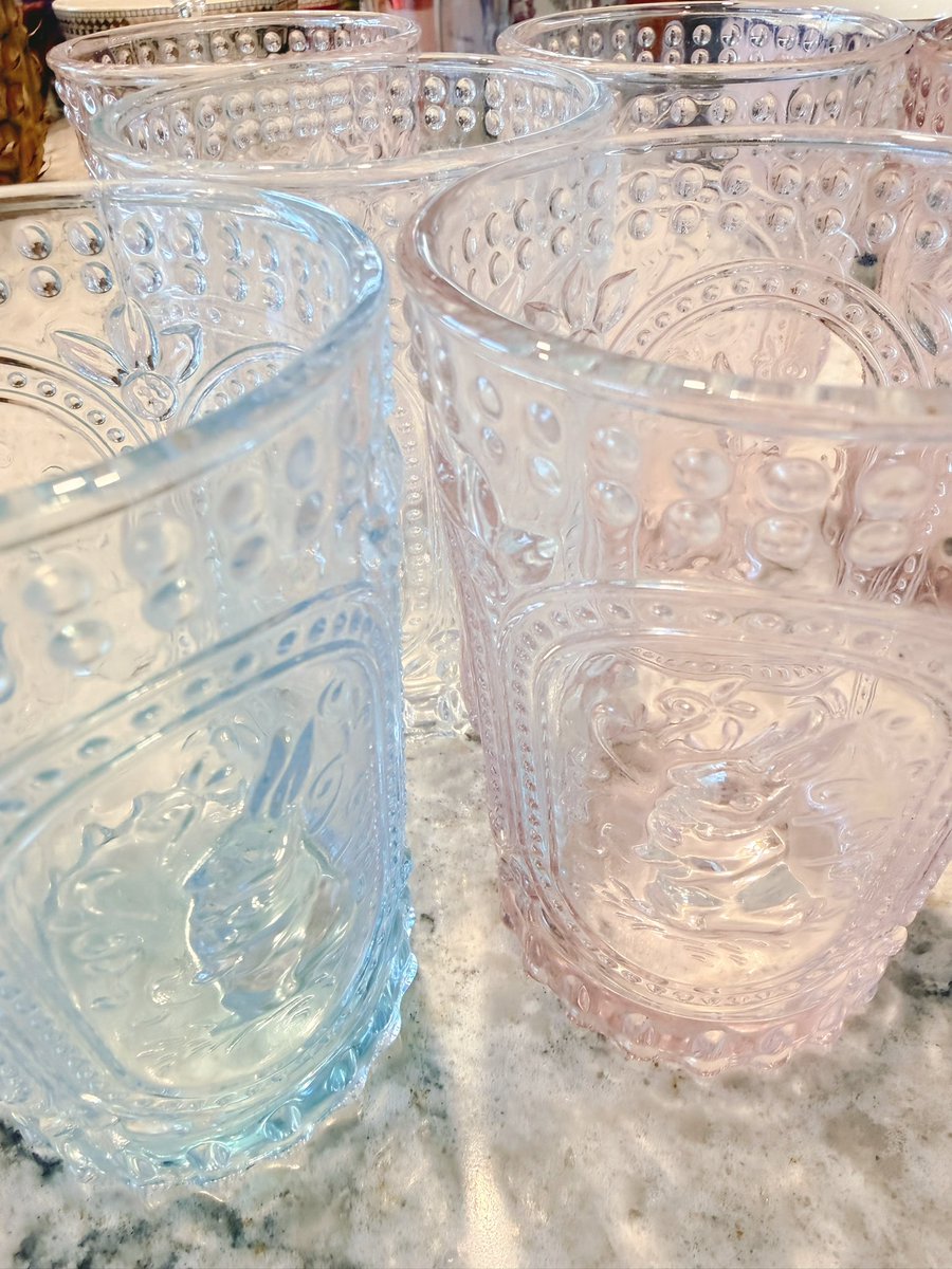 春の準備2 🐣
玄関モリモリなんですけど一部で
お皿はまた次回
ちょっと屋根裏から出すのに重すぎて怒られた😂
減らすかなぁ…