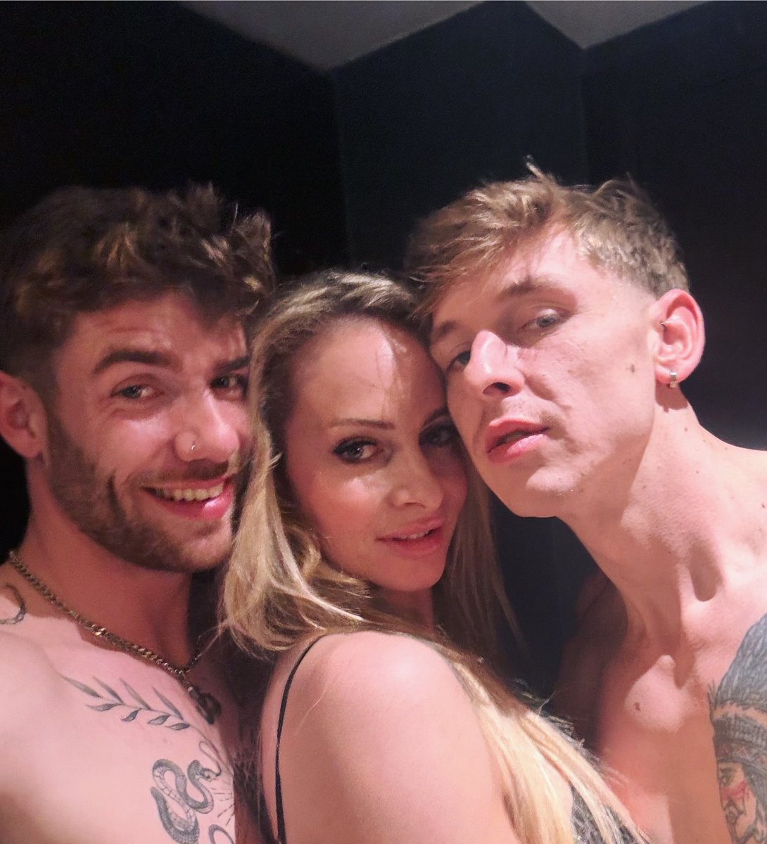 Goldykim official page ⭐️ tweet media