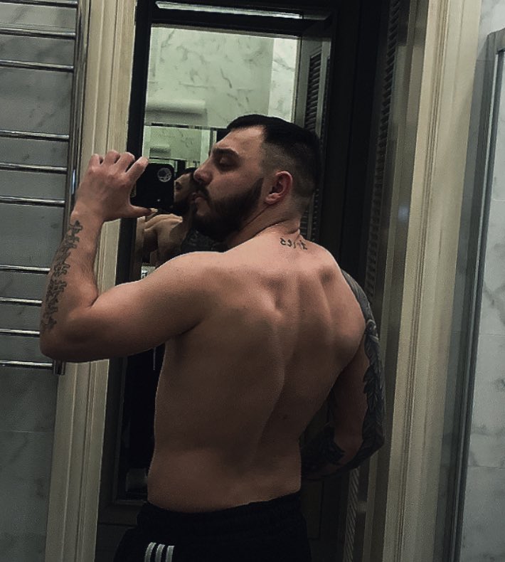 LA🐊cost tweet media