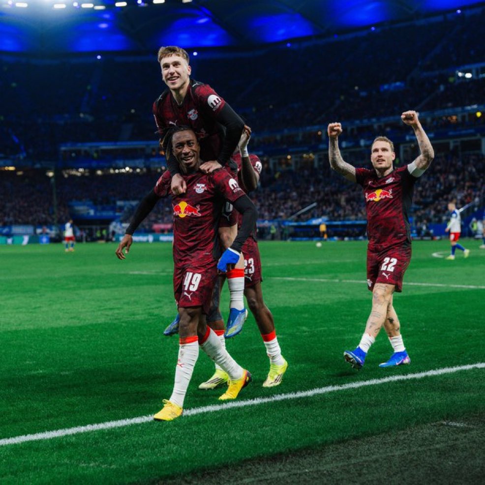 Yan Diomandé est Ivoirien. 🇨🇮
Il a accepté de jouer pour son pays. 🧡
Et il est tellement fort. 🤩

💎 Notre joyau a inscrit un ce soir face à Hambourg. ⚽️ 
(Match en cours)