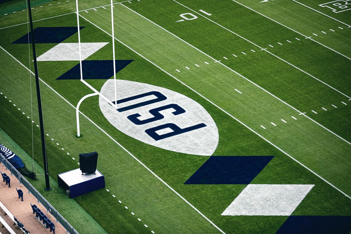 mattbecker250's tweet photo. Penn State’s whiteout jersey pants will feature the diamond’s that football used to use in the end zone. https://t.co/v6eGfXkQqb