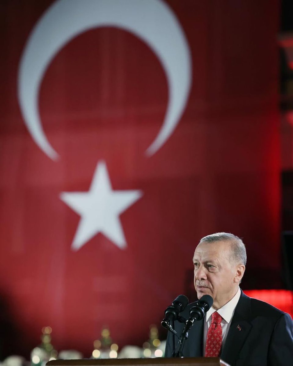mehmetcakir_61's tweet photo. Vatikan'a rağmen Ayasofya'yı cami yaptı.
Yunanistan'a rağmen Kapalı Maraş’ı açtı.
Avrupa'ya rağmen Karabağ’ı aldı.
Amerika'ya rağmen PKK’yı bitirdi.
İsrail'e rağmen Şam’a Türk bayrağı dikti.

#KuereselLiderErdoğan https://t.co/k1bNuSpjwT
