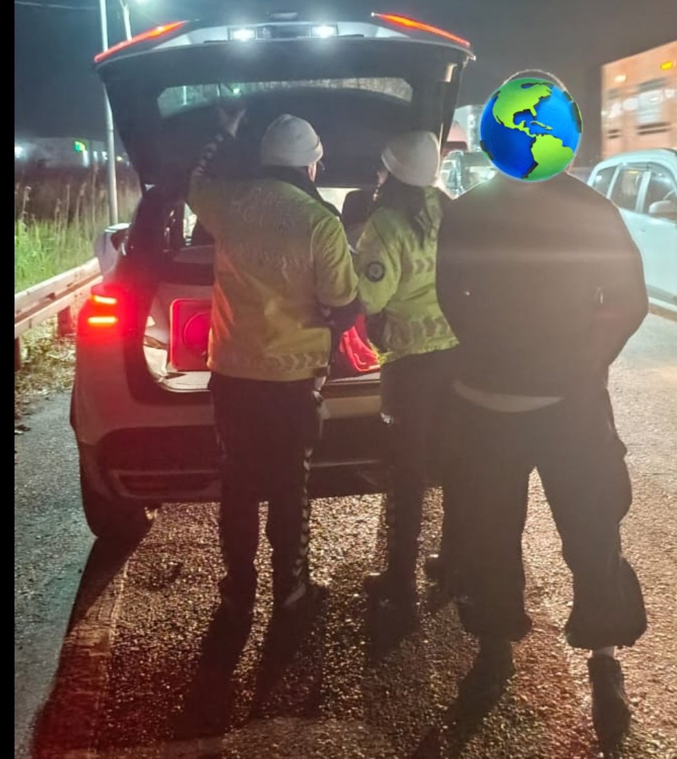 sabiha gokçen civarı çevirmeye girdik arkadaş asker kaçağıydı ilk tutanağını yedi diye ne yapacağımızı bilemedik poz verdi anı kalsın diye çektik