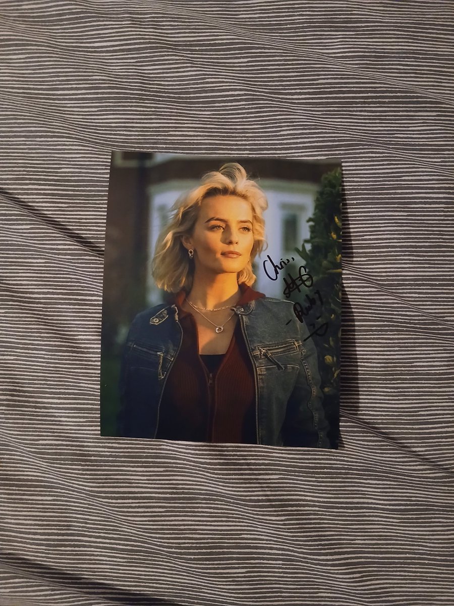 CTwigger96's tweet photo. One thing I regretted not doing when I got a picture with Millie Gibson at a previous Comic Con was not getting an autograph from her and having a chat with her. So, I made sure I changed that today
#LCCWinter #DoctorWho https://t.co/cfayz5WBbe