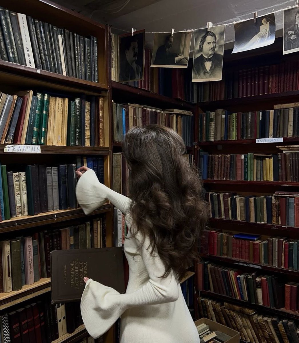 classyladylife's tweet photo. she loves reading 📚 https://t.co/kL2RTZt32w