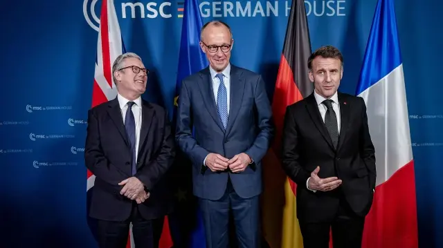 NoviaNewsGroup's tweet photo. 🚨🇫🇷🇩🇪🇬🇧 ALERTE INFO | Berlin, Paris et Londres se disent prêts à prendre des « actions défensives » visant à « détruire » les capacités militaires de l’Iran, dans un contexte d’escalade des tensions avec Téhéran. https://t.co/M8jxdI2oPK