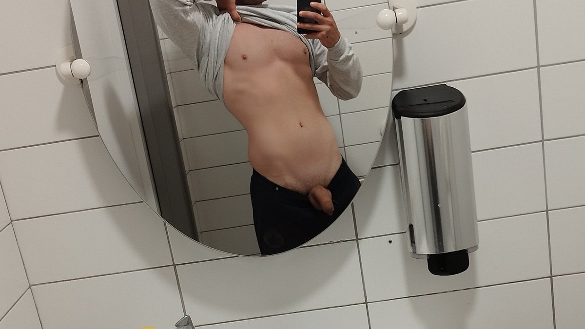 _Bianko_'s tweet photo. Behing a grower be like..

#nfswtwt #cockcompare #compare #size #bwc #chudai #wataa https://t.co/iEUptv7h6x