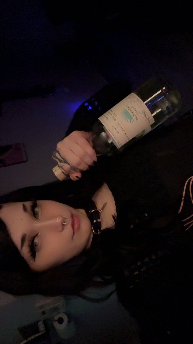 Puppynubis's tweet photo. Dwinky drink 🖤🐶 https://t.co/ai624GIvaY