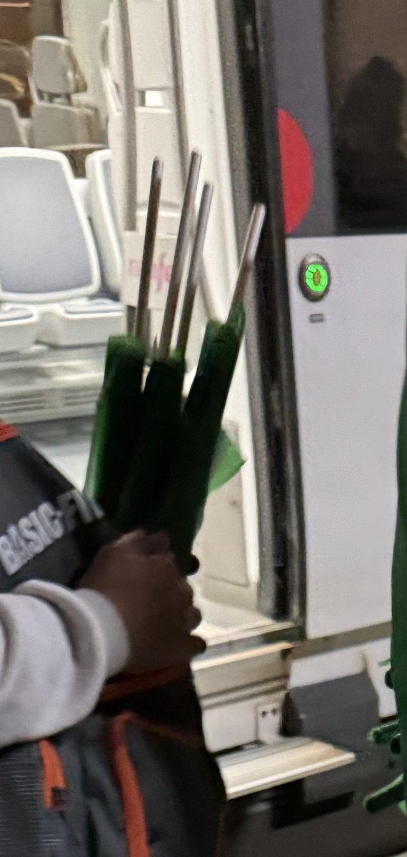 gente con 4-5 banderas y otros con 0, estas cosas deberíais de hacerlas de otra forma <a href="/RealBetis/">Real Betis Balompié 🌴💚</a>.   Mañana estarán todas en wallapop. <a href="/TinteroVB/">ᴛɪɴᴛᴇʀᴏ ᴠᴇʀᴅɪʙʟᴀɴᴄᴏ</a> <a href="/ElMagoBotas_/">El Mago de las Botas Blancas</a> <a href="/MateQueee/">Javier A.</a> <a href="/beticismo_17/">Béticos del Universo.</a> <a href="/BetisStats/">Betis Stats</a> <a href="/RBB_betis_1907/">Todo_Betis</a>