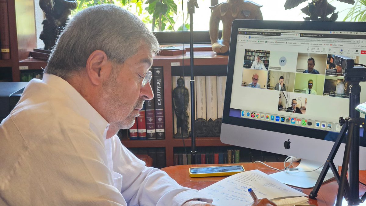 COMUNICADO. “Canciller Juan Ramón de la Fuente se reúne con los representantes de México en Medio Oriente”.

gob.mx/sre/prensa/can…