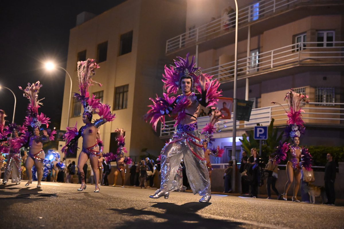 lpacarnaval's tweet photo. 🐟 «𝐄𝐍𝐓𝐈𝐄𝐑𝐑𝐎 𝐃𝐄 𝐋𝐀 𝐒𝐀𝐑𝐃𝐈𝐍𝐀»

Cortejo fúnebre. Los grupos de la fiesta y la corte del Carnaval de «Las Vegas» ponen rumbo hacia la playa de Las Canteras

@aytolpgc https://t.co/ndKSywt5Fz