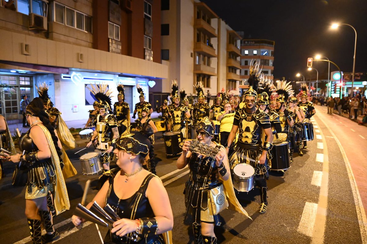 lpacarnaval's tweet photo. 🐟 «𝐄𝐍𝐓𝐈𝐄𝐑𝐑𝐎 𝐃𝐄 𝐋𝐀 𝐒𝐀𝐑𝐃𝐈𝐍𝐀»

Cortejo fúnebre. Los grupos de la fiesta y la corte del Carnaval de «Las Vegas» ponen rumbo hacia la playa de Las Canteras

@aytolpgc https://t.co/ndKSywt5Fz