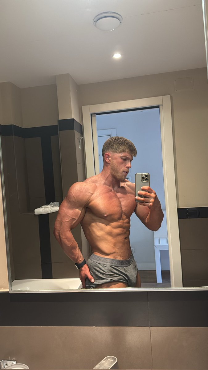 alphaalex tweet media